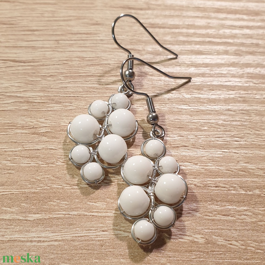 Fehér fürt fülbevaló - ékszer - fülbevaló - lógó fülbevaló - Meska.hu