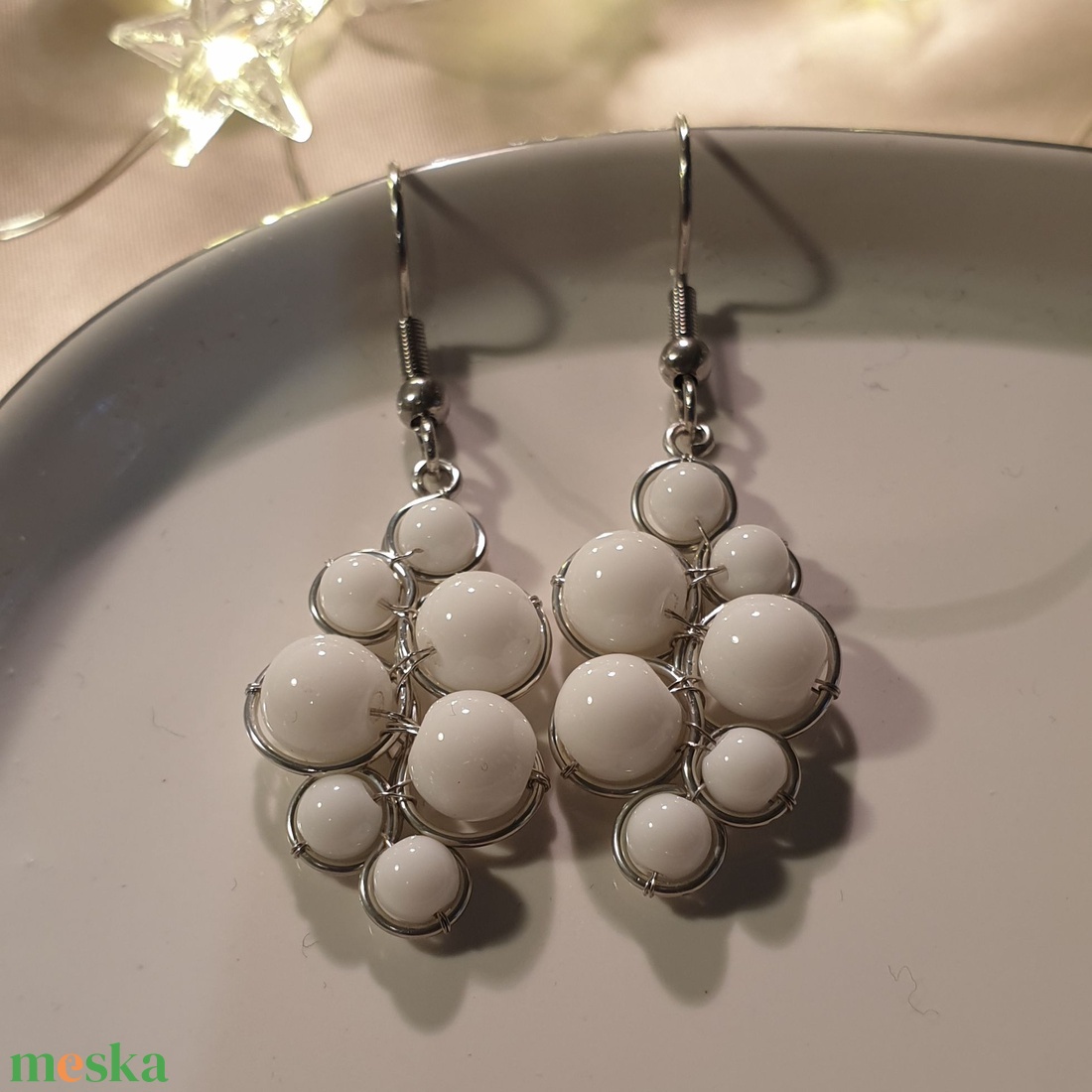 Fehér fürt fülbevaló - ékszer - fülbevaló - lógó fülbevaló - Meska.hu