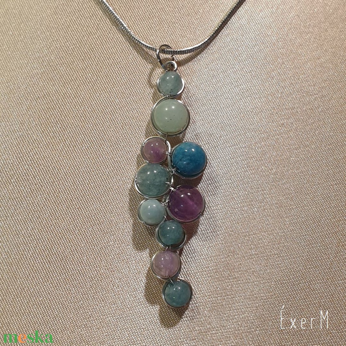 Világoskék-lila ásvány medálos nyaklánc - ékszer - nyaklánc - medálos nyaklánc - Meska.hu