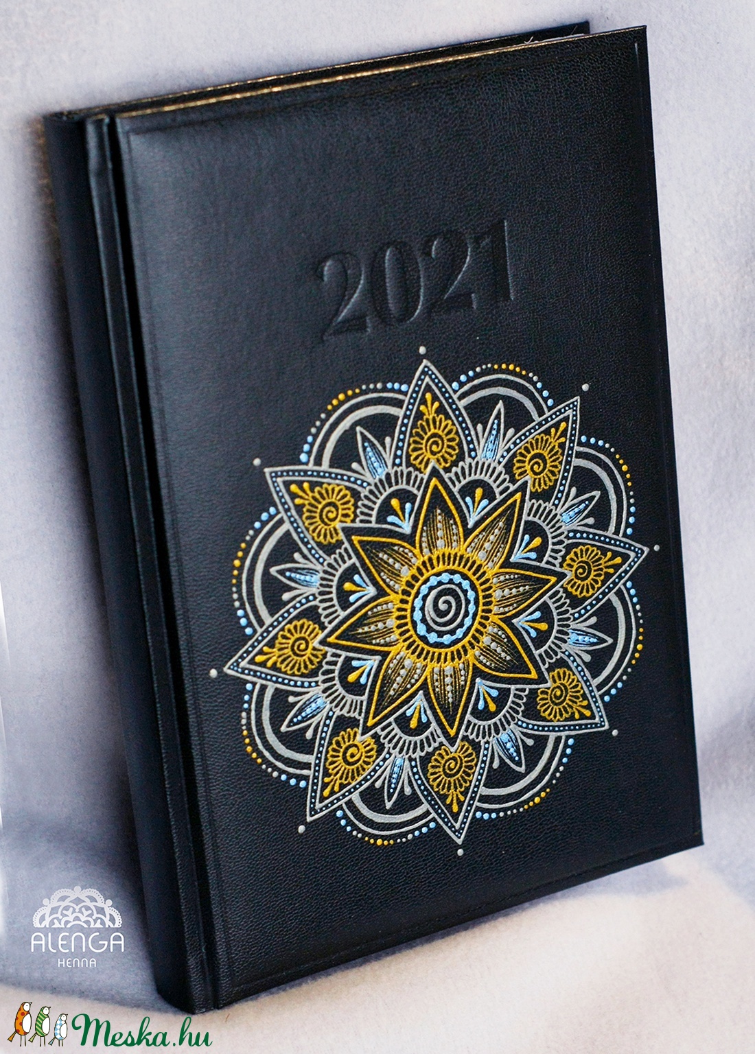 Határidőnapló arany-világoskék-ezüst mandala mintával, A/5-ös, napi beosztású naptár, szabadkézzel festett egyedi napló - otthon & életmód - papír, írószer - jegyzetfüzet & napló - Meska.hu