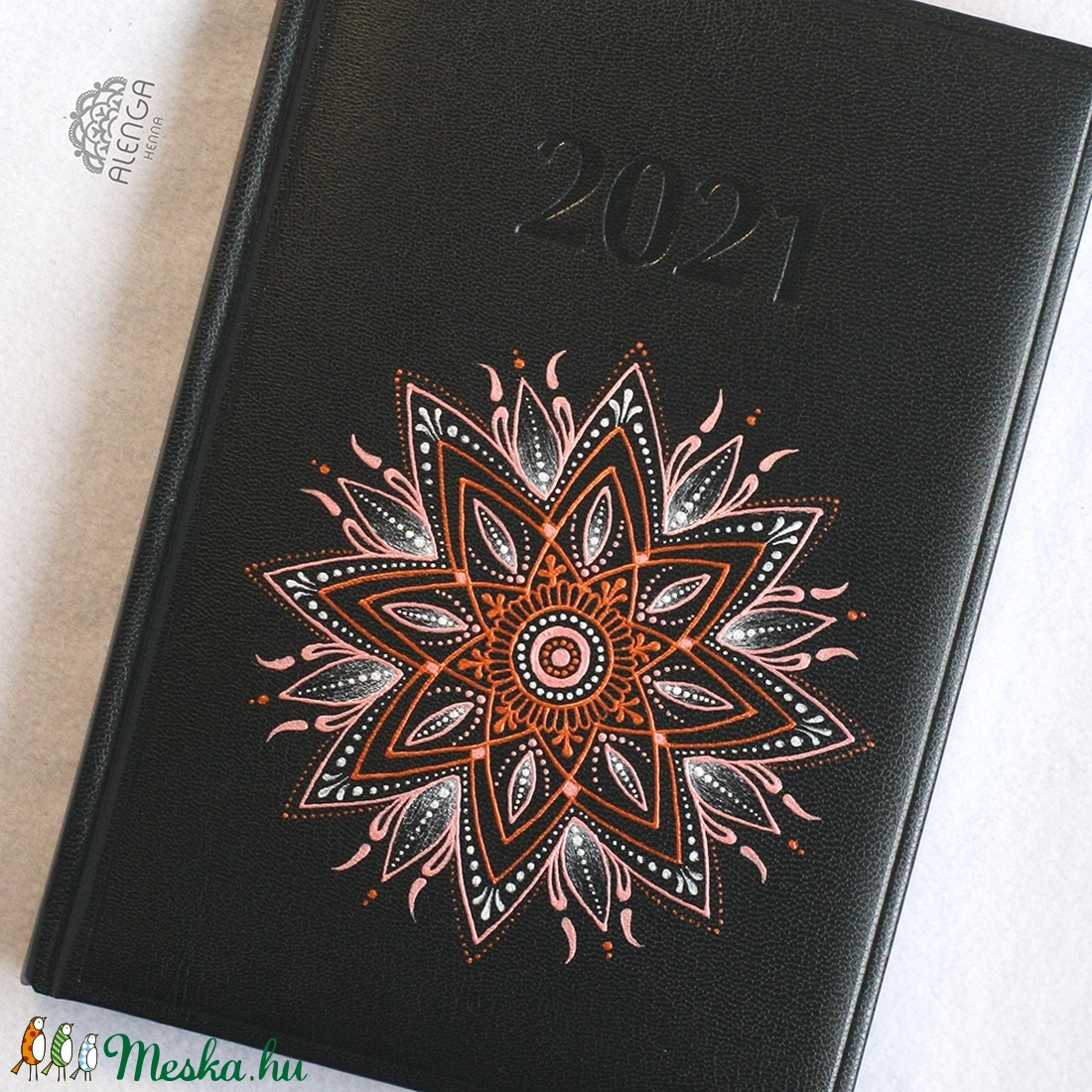 Határidőnapló vörösréz-rózsaszín-fehér mandala mintáva, A/5-ös, napi beosztású naptár, festett egyedi napló - otthon & életmód - papír, írószer - jegyzetfüzet & napló - Meska.hu