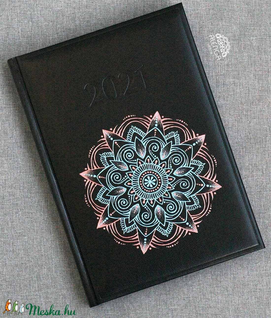 Határidőnapló rosegold-kék mandala mintával, A/5-ös, napi beosztású, szabadkézzel festett egyedi napló - otthon & életmód - papír, írószer - jegyzetfüzet & napló - Meska.hu