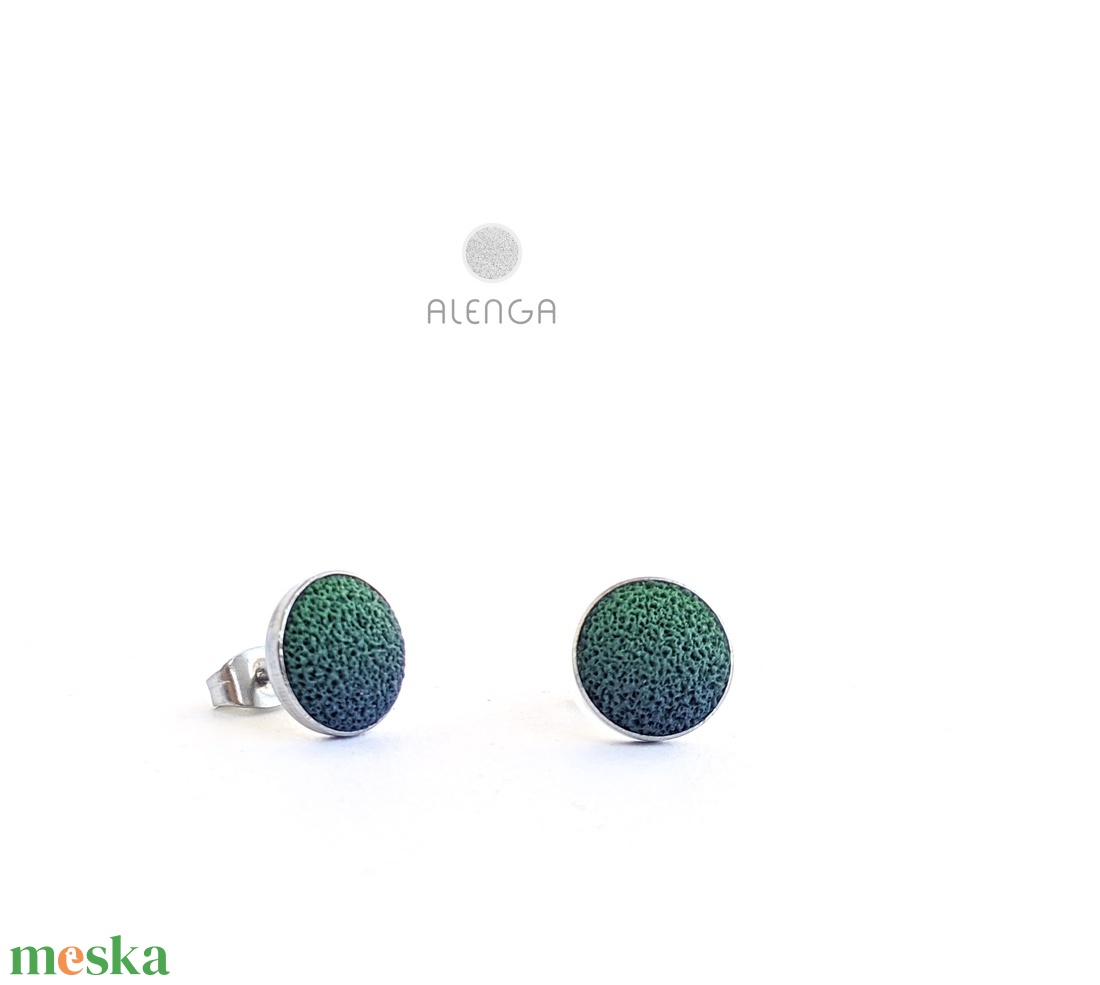 Színátmentes bedugós fülbevaló, fűzöld-sötétkék színben, 10mm-es.  ZSŰRIZETT TERMÉK - ékszer - nyaklánc - medálos nyaklánc - Meska.hu