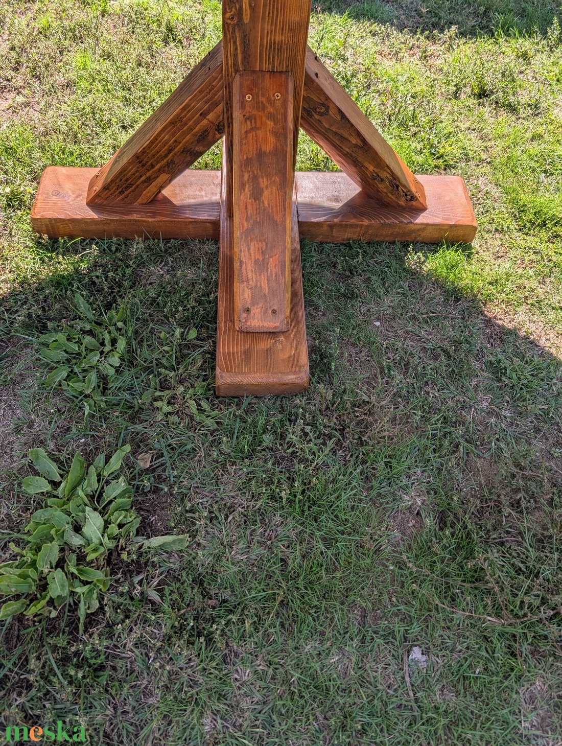 Rusztikus, kültéri, kerek étkező asztal, tömörfa kerti ebédlőasztal fenyőből, barna színben, 160 cm átmérővel - otthon & életmód - bútor - asztal - Meska.hu