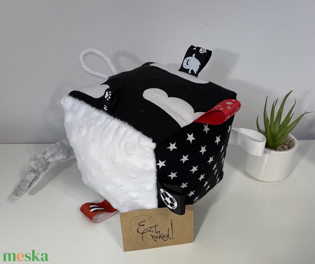 Fekete-fehér babakocka - játék & sport - 3 éves kor alattiaknak - babakocka - Meska.hu Fekete-fehér babakocka - játék & sport - 3 éves kor alattiaknak - babakocka - Meska.hu