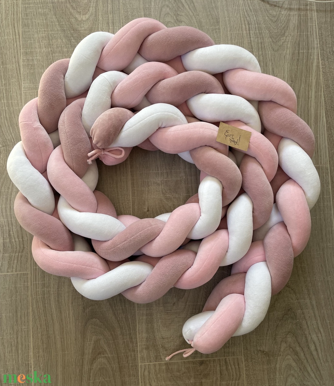 Fonott rácsvédő bébiplüss -  mályva, fehér, rózsaszín - otthon & életmód - babaszoba, gyerekszoba - rácsvédő & baldachin - Meska.hu