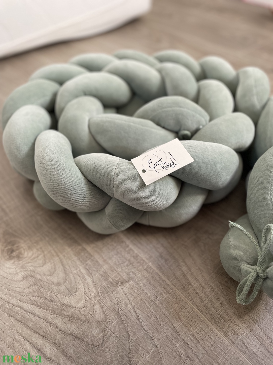 Fonott rácsvédő bébiplüss - zsálya - baba - mama - babaágyneműk - rácsvédő & baldachin - Meska.hu