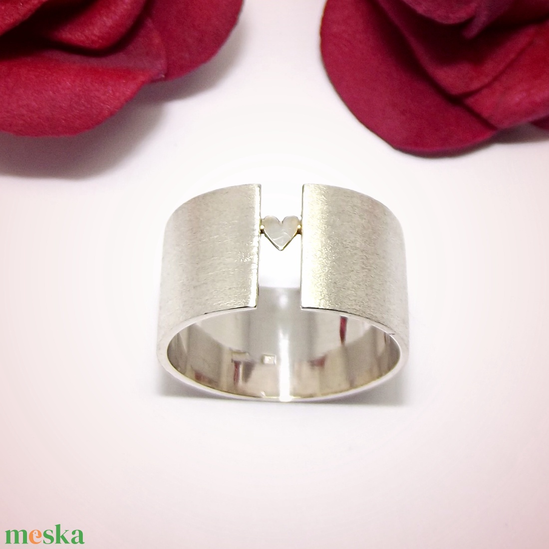 Széles karika szívvel, 10 mm, női ezüst gyűrű, 57-es méret (VSZÉ.32) - ékszer - gyűrű - statement gyűrű - Meska.hu Széles karika szívvel, 10 mm, női ezüst gyűrű, 57-es méret (VSZÉ.32) - ékszer - gyűrű - statement gyűrű - Meska.hu