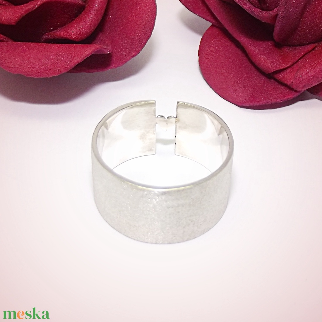 Széles karika szívvel, 10 mm, női ezüst gyűrű, 57-es méret (VSZÉ.32) - ékszer - gyűrű - statement gyűrű - Meska.hu Széles karika szívvel, 10 mm, női ezüst gyűrű, 57-es méret (VSZÉ.32) - ékszer - gyűrű - statement gyűrű - Meska.hu