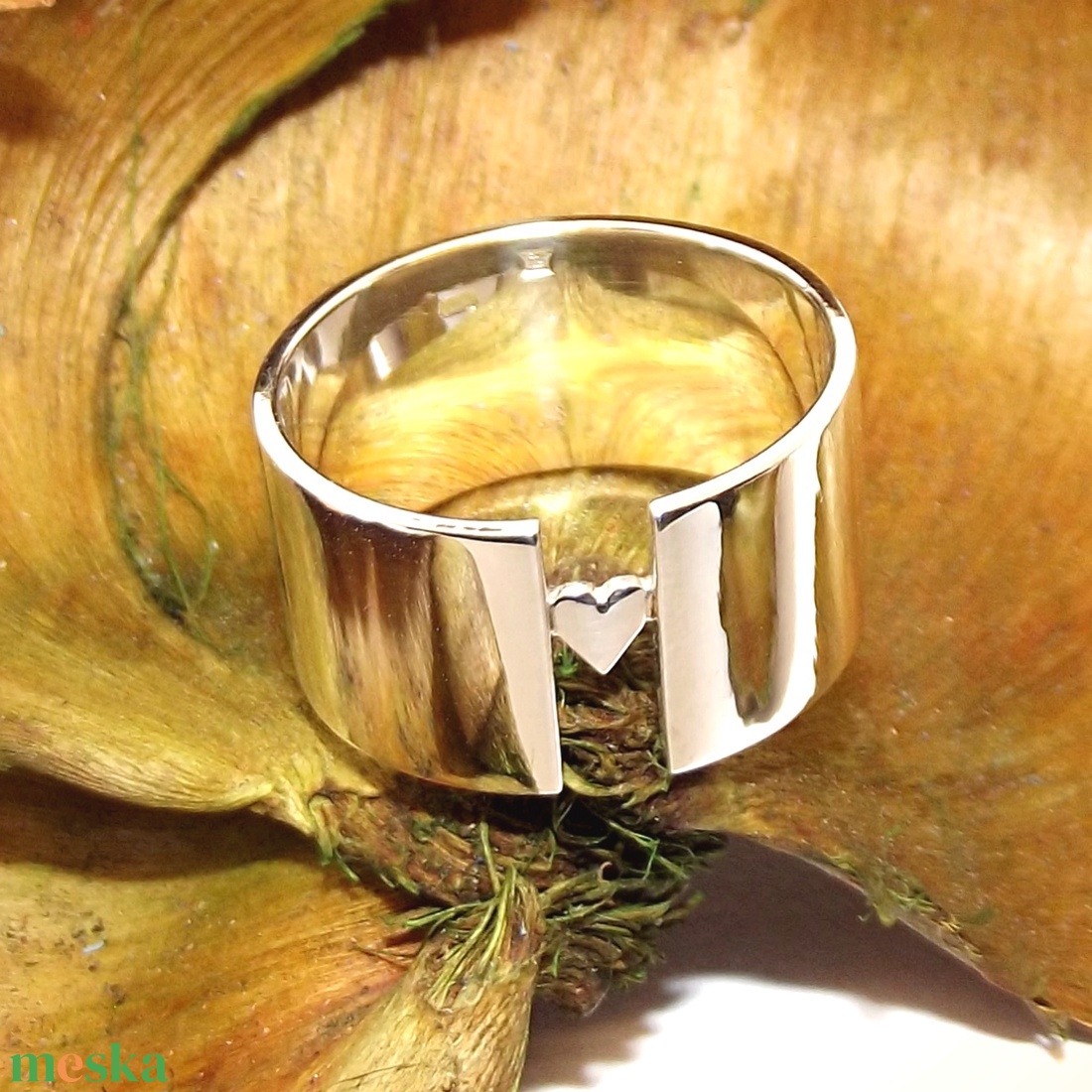 Széles karika szívvel, fényes, női ezüst gyűrű (VSZÉ.34)  - ékszer - gyűrű - kerek gyűrű - Meska.hu