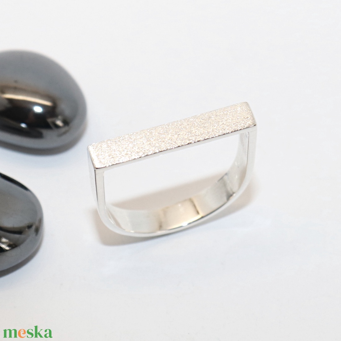 U alakú, mattírozott, női ezüst gyűrű (EGY.276) - ékszer - gyűrű - vékony gyűrű - Meska.hu