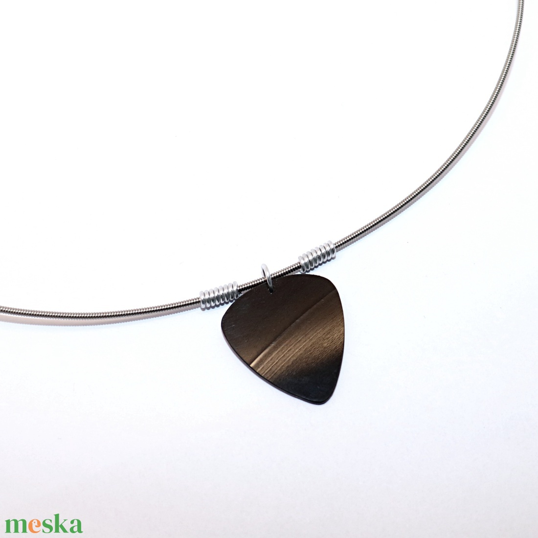 Gitárhúr, alumínium és hanglemez, férfi nyaklánc, 55 cm (NY.01) - ékszer - nyaklánc - medálos nyaklánc - Meska.hu Gitárhúr, alumínium és hanglemez, férfi nyaklánc, 55 cm (NY.01) - ékszer - nyaklánc - medálos nyaklánc - Meska.hu