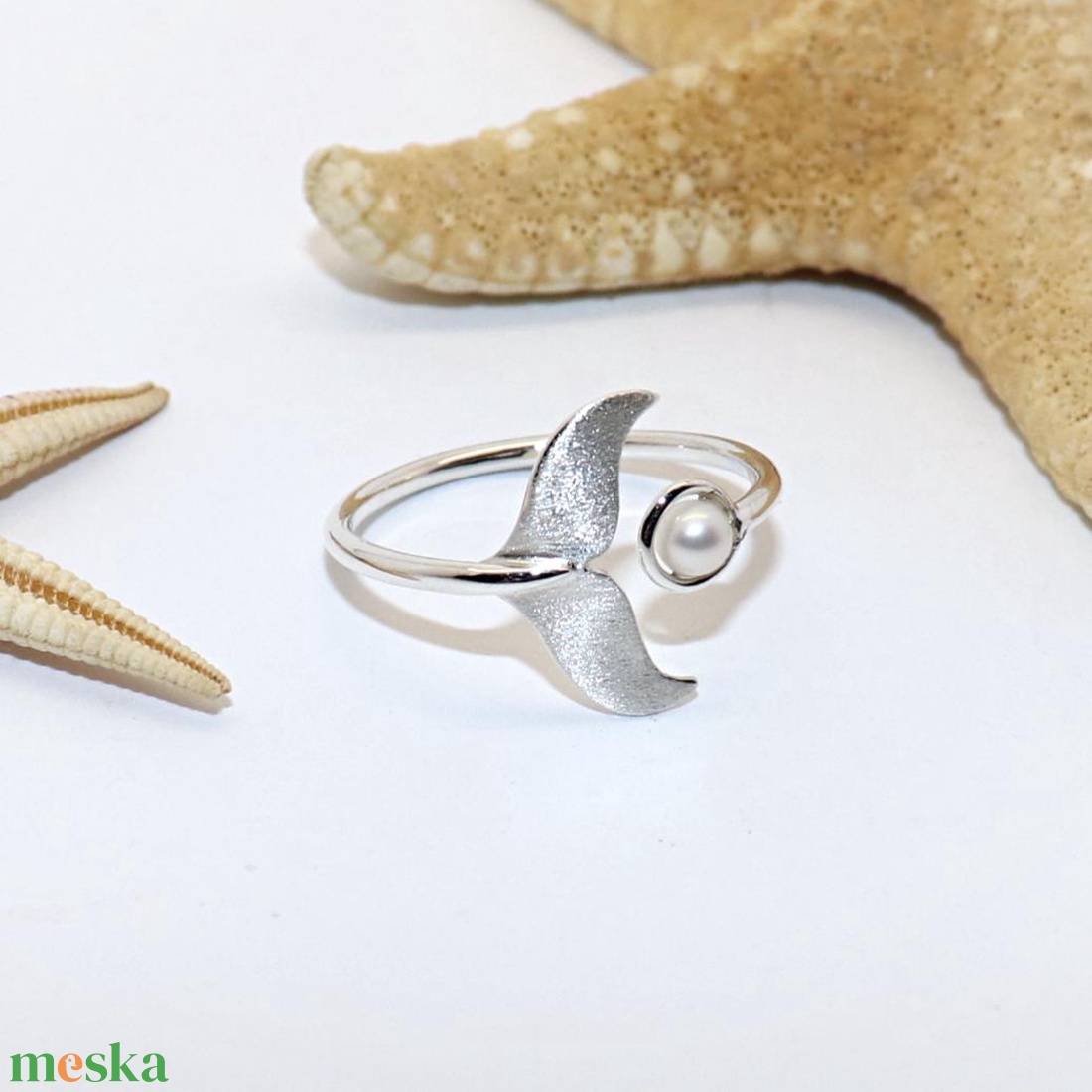 Delfin uszony fehér igazgyönggyel, női ezüst gyűrű, 62-es méret, állítható (EGY.291) - ékszer - gyűrű - gyöngyös gyűrű - Meska.hu