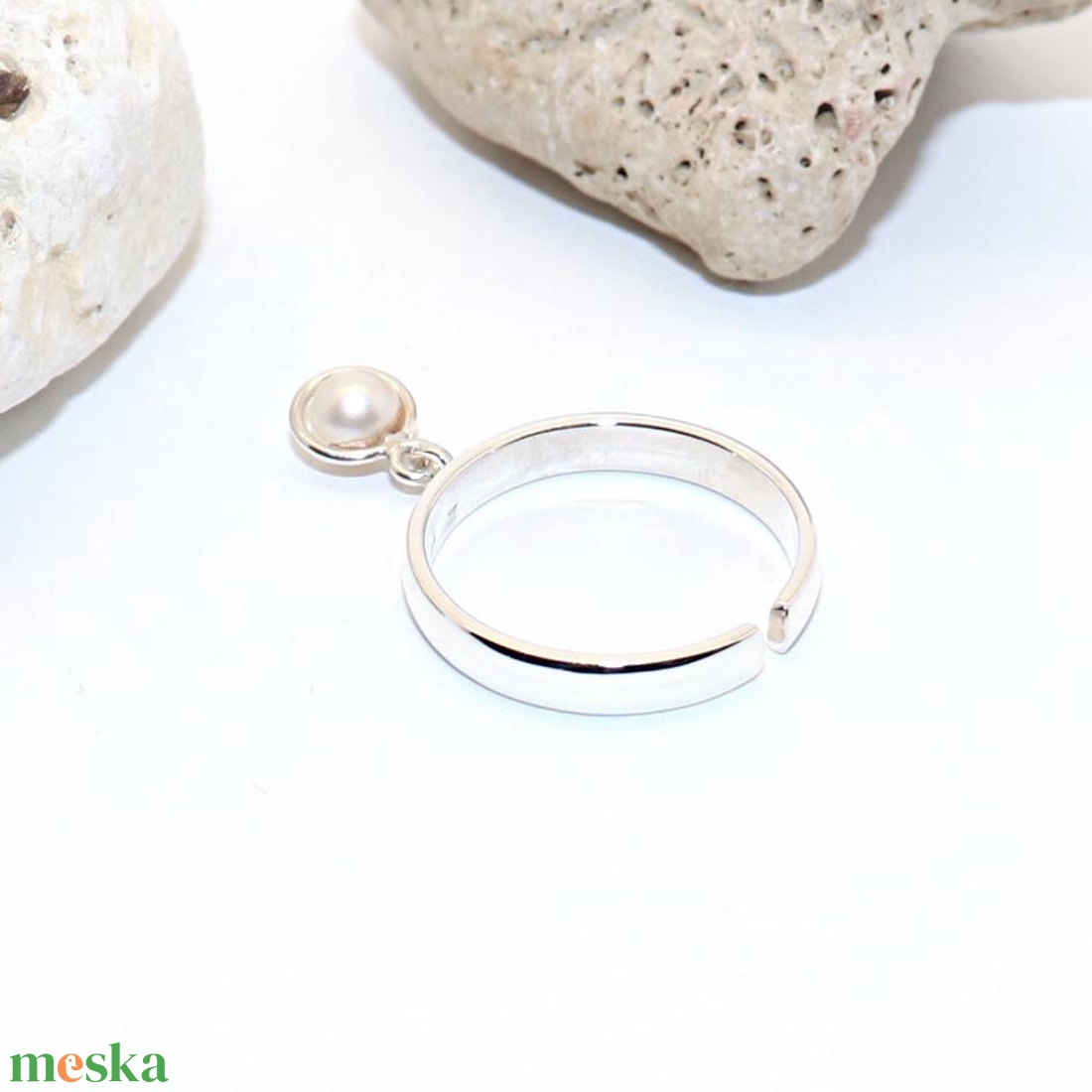 Karikagyűrű mozgó fehér gyönggyel, női ezüst gyűrű, 59-es méret, állítható (EGY.199) - ékszer - gyűrű - gyöngyös gyűrű - Meska.hu