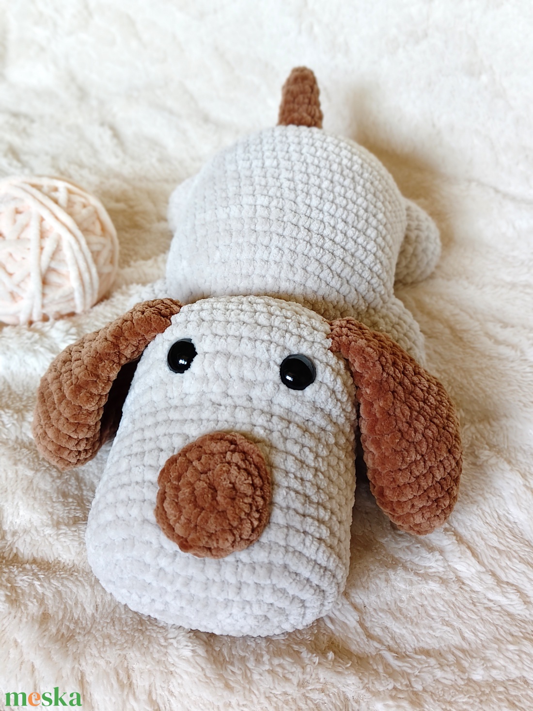 Keksz - horgolt fekvő kutyus / puha amigurumi plüss - játék & sport - plüssállat & játékfigura - kutya - Meska.hu