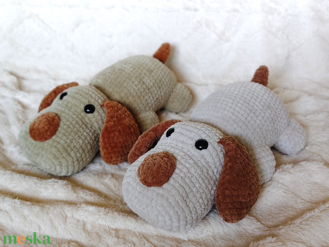 Keksz - horgolt fekvő kutyus / puha amigurumi plüss - játék & sport - plüssállat & játékfigura - kutya - Meska.hu
