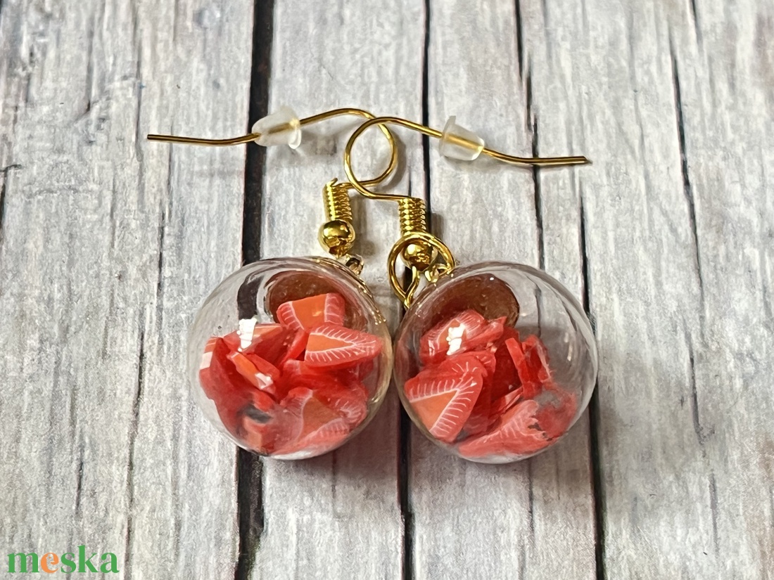 Eper saláta fülbevaló - ékszer - fülbevaló - lógó fülbevaló - Meska.hu