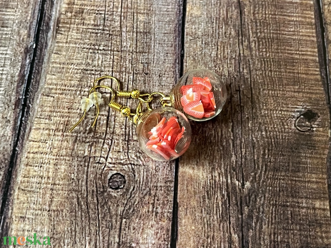 Eper saláta fülbevaló - ékszer - fülbevaló - lógó fülbevaló - Meska.hu