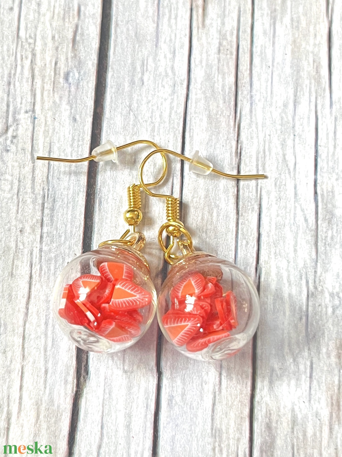 Eper saláta fülbevaló - ékszer - fülbevaló - lógó fülbevaló - Meska.hu