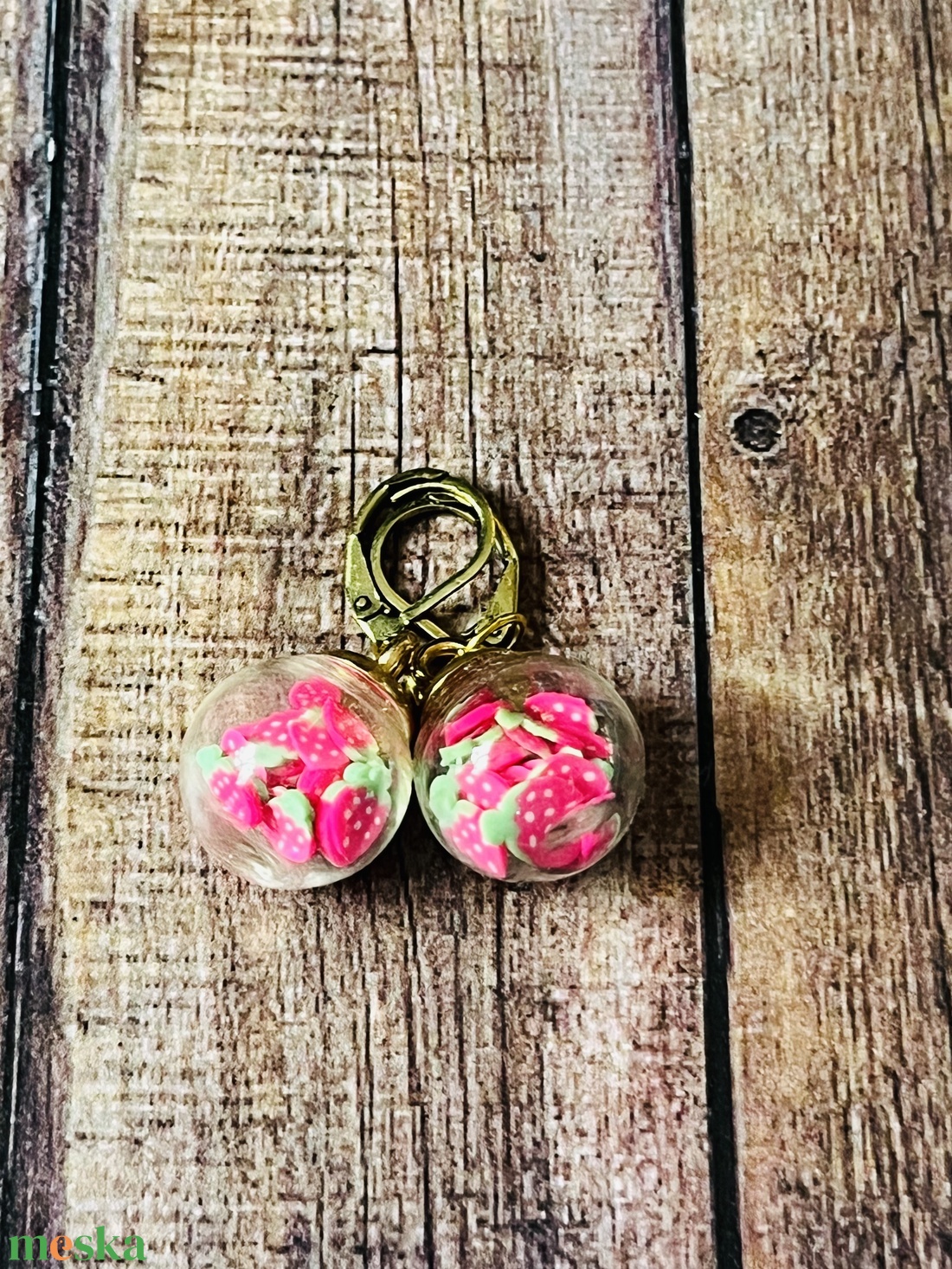 Málna saláta fülbevaló - ékszer - fülbevaló - lógó fülbevaló - Meska.hu