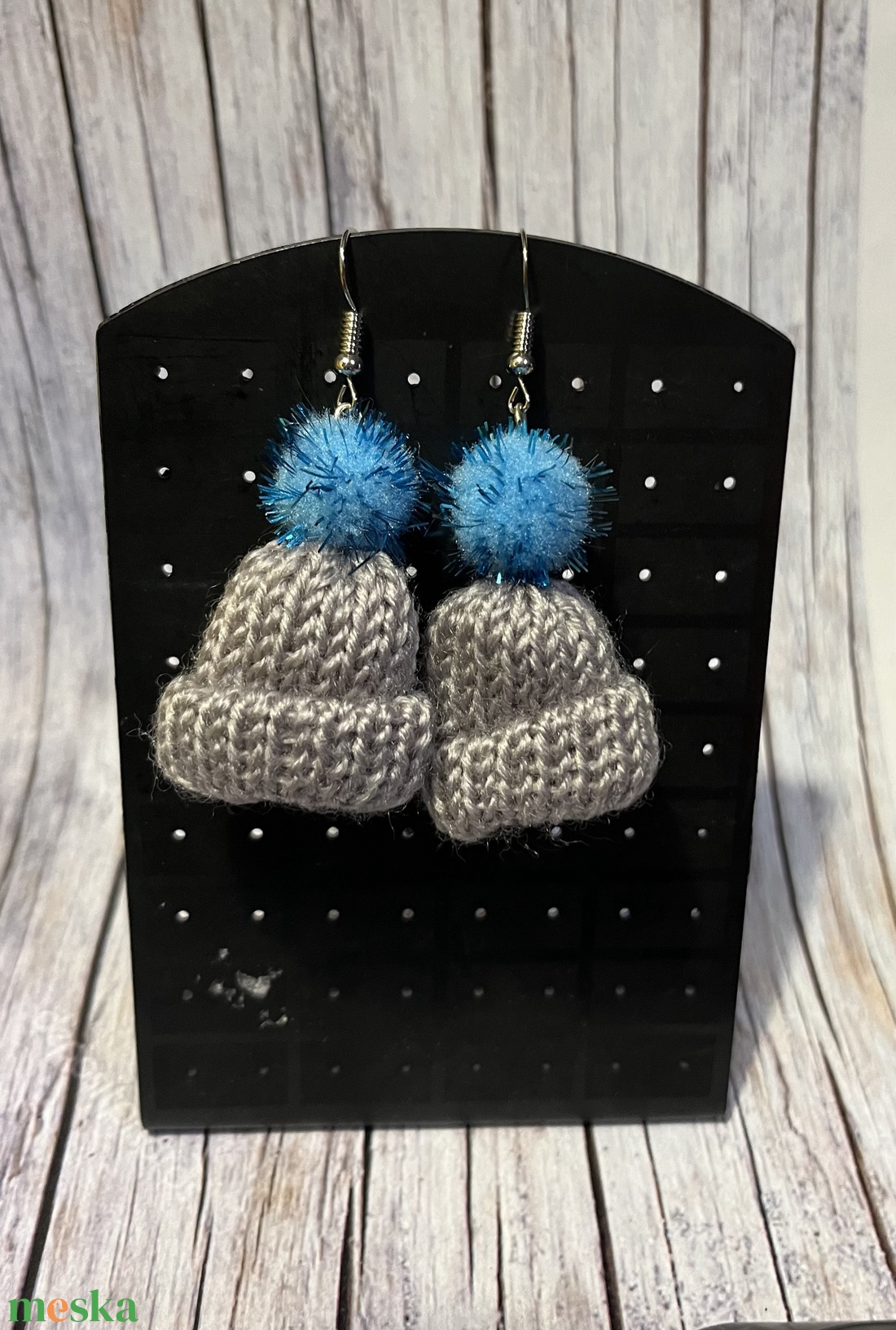 Téli sapka fülbevaló - ékszer - fülbevaló - lógó fülbevaló - Meska.hu