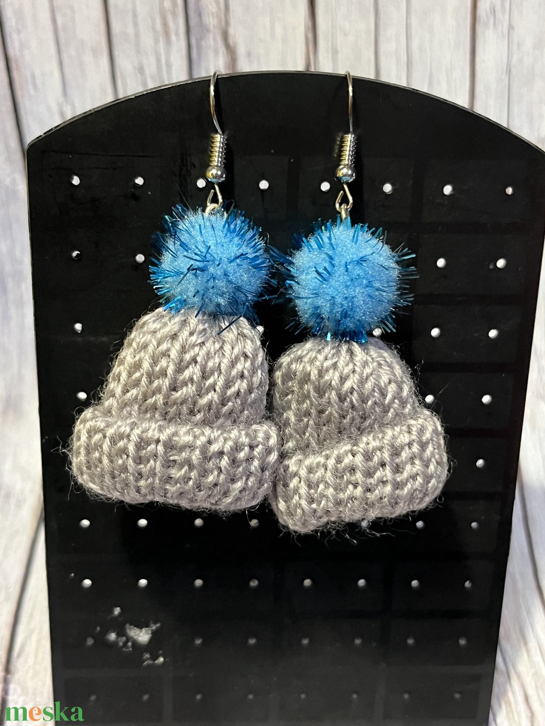 Téli sapka fülbevaló - ékszer - fülbevaló - lógó fülbevaló - Meska.hu