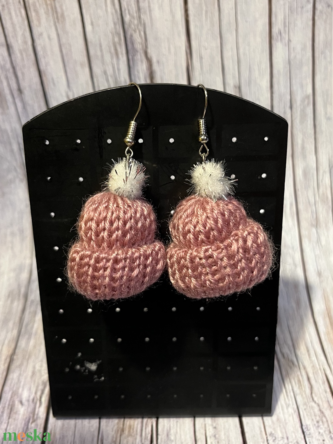 Téli sapka fülbevaló - ékszer - fülbevaló - lógó fülbevaló - Meska.hu