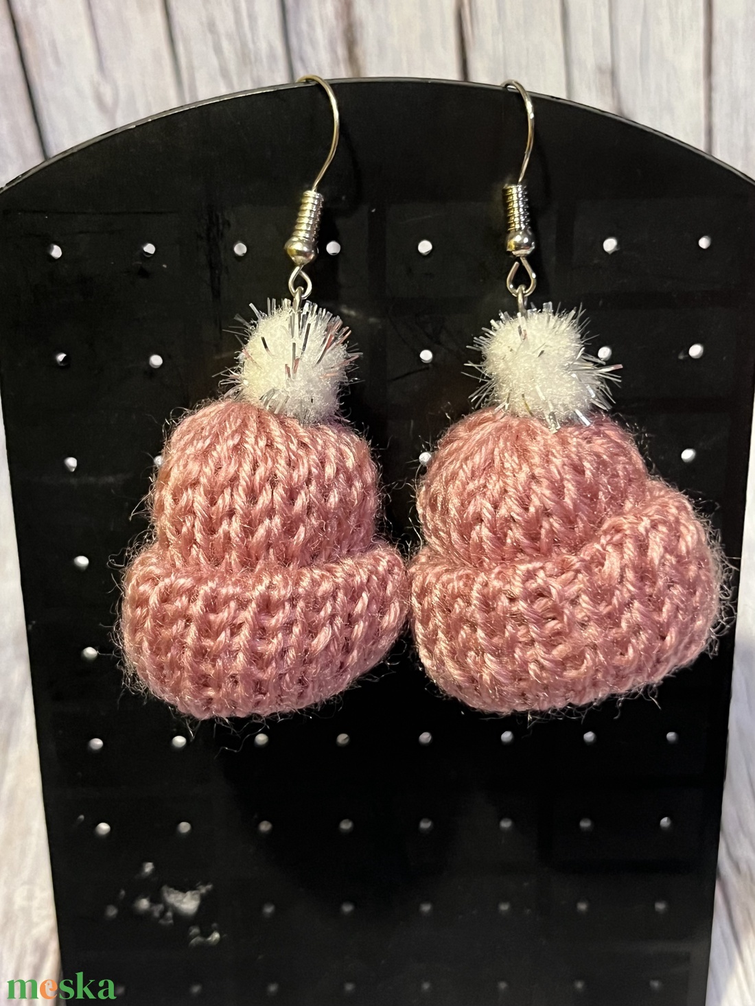 Téli sapka fülbevaló - ékszer - fülbevaló - lógó fülbevaló - Meska.hu