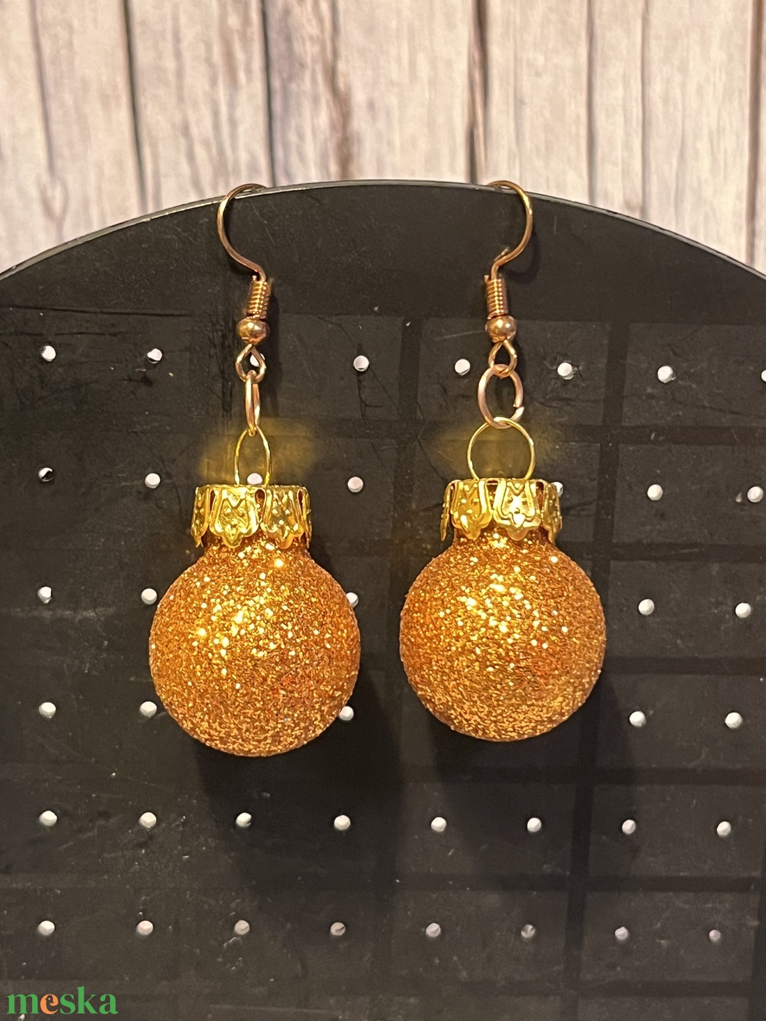 Karácsonyi gömb glitteres fülbevaló - karácsony - karácsonyi ruházat - karácsonyi ruha kiegészítők - Meska.hu