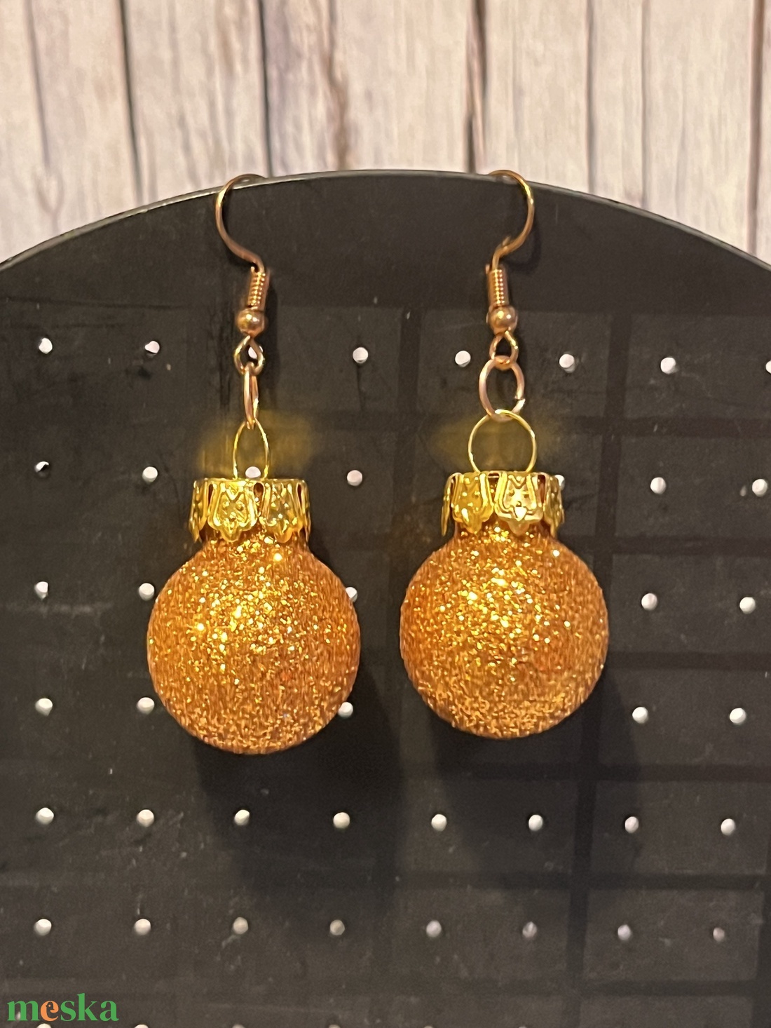 Karácsonyi gömb glitteres fülbevaló - karácsony - karácsonyi ruházat - karácsonyi ruha kiegészítők - Meska.hu