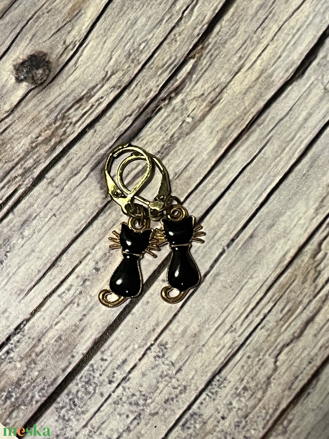 Fekete macska fülbevaló - ékszer - fülbevaló - lógó fülbevaló - Meska.hu