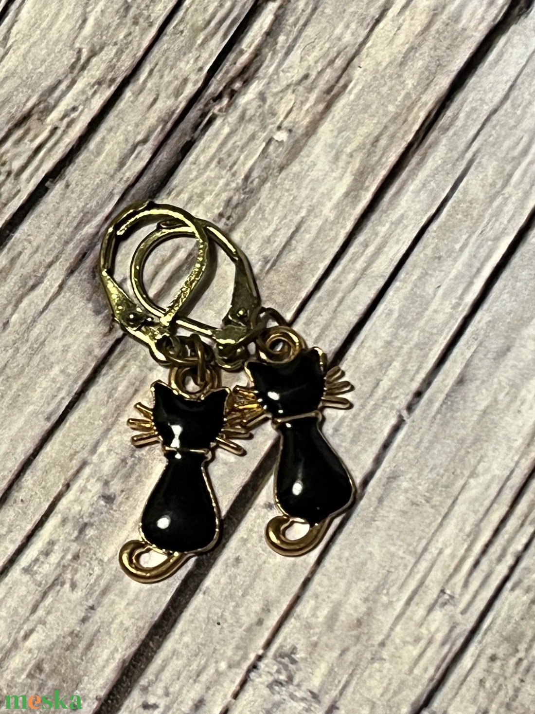 Fekete macska fülbevaló - ékszer - fülbevaló - lógó fülbevaló - Meska.hu
