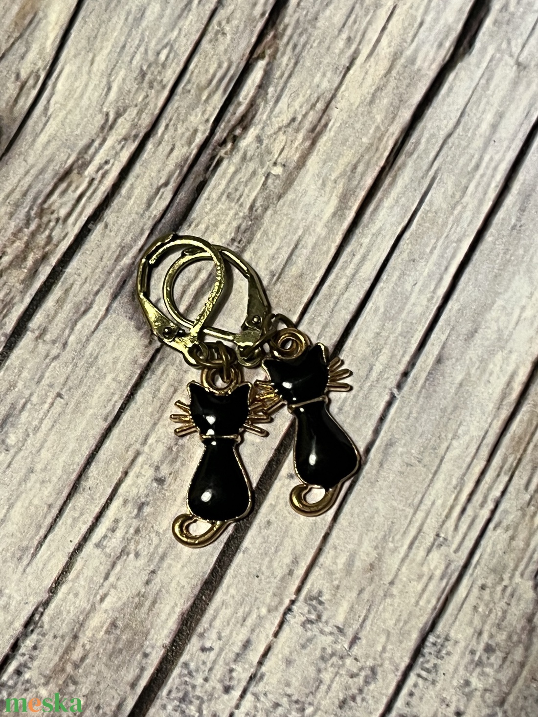 Fekete macska fülbevaló - ékszer - fülbevaló - lógó fülbevaló - Meska.hu