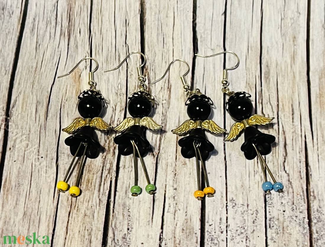 Fekete angyalka színesben fülbevalók - ékszer - fülbevaló - csillár fülbevaló - Meska.hu