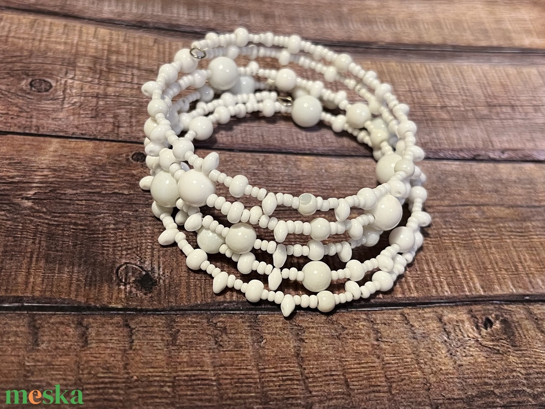 Hófehérke karkötő - ékszer - karkötő - memóriadrótos karkötő - Meska.hu