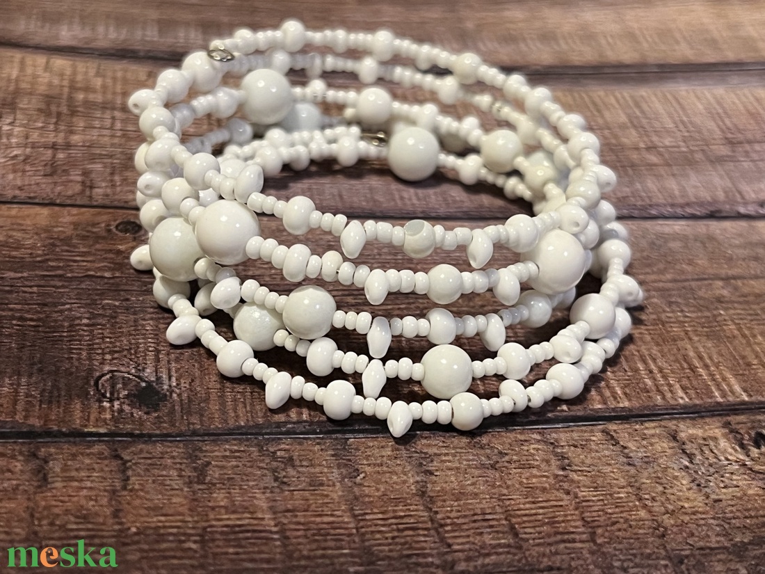 Hófehérke karkötő - ékszer - karkötő - memóriadrótos karkötő - Meska.hu