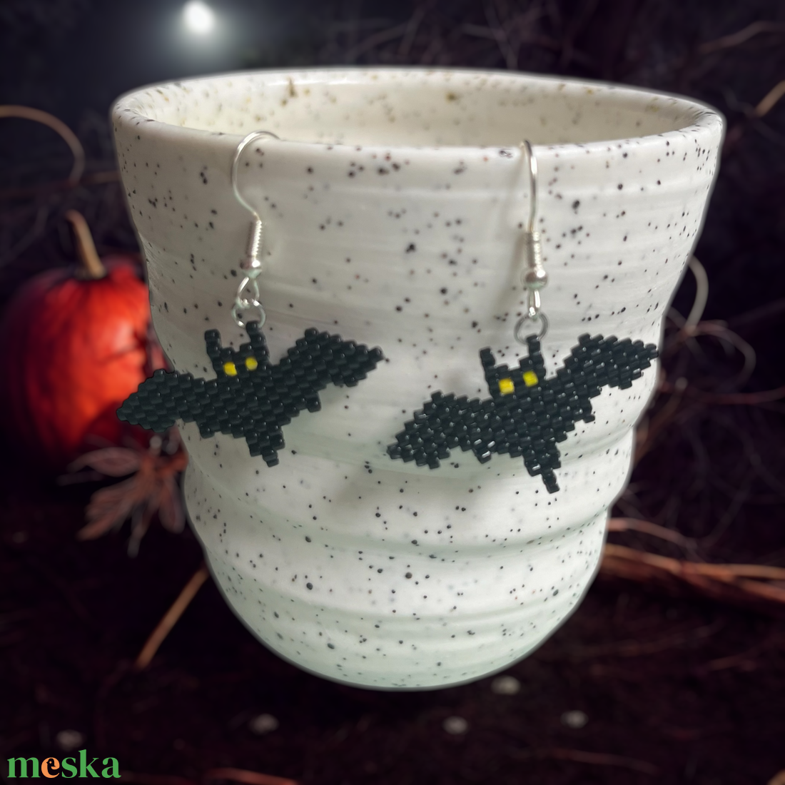 Denevér Szelídítő Fülbevaló - különleges technikával gyöngyfűzött lógós denevér fülbevalók, Halloween témában, egyedi - otthon & életmód - dekoráció - halloween - halloweeni ékszerek - Meska.hu Denevér Szelídítő Fülbevaló - különleges technikával gyöngyfűzött lógós denevér fülbevalók, Halloween témában, egyedi - otthon & életmód - dekoráció - halloween - halloweeni ékszerek - Meska.hu