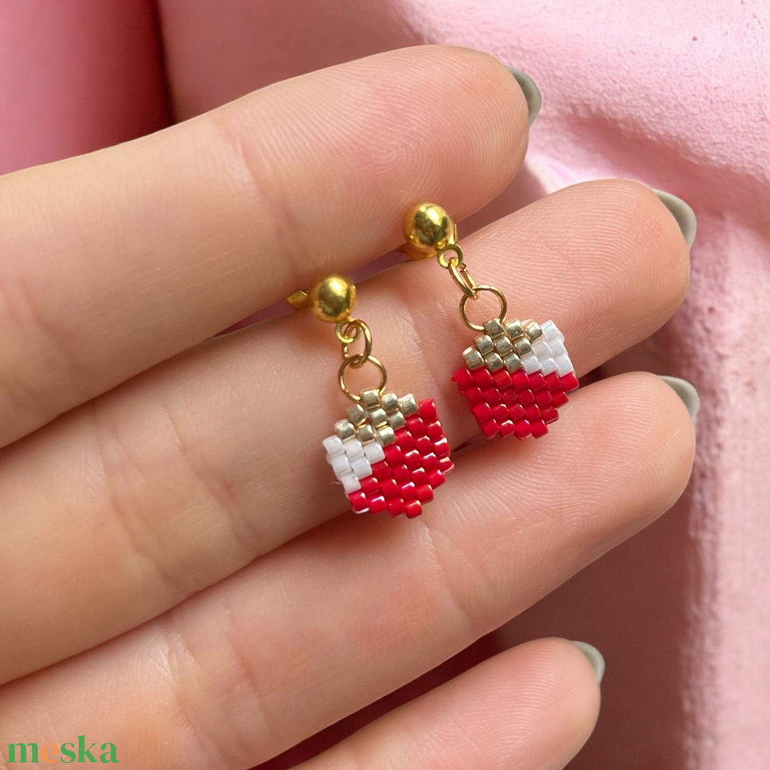 Aranycsillogás Hexagon Fülbevalók -hatszögletű, gyöngyfűzött, színes, lógós fülbevalók, aranyozott alap, elegáns, egyedi - ékszer - fülbevaló - lógó fülbevaló - Meska.hu