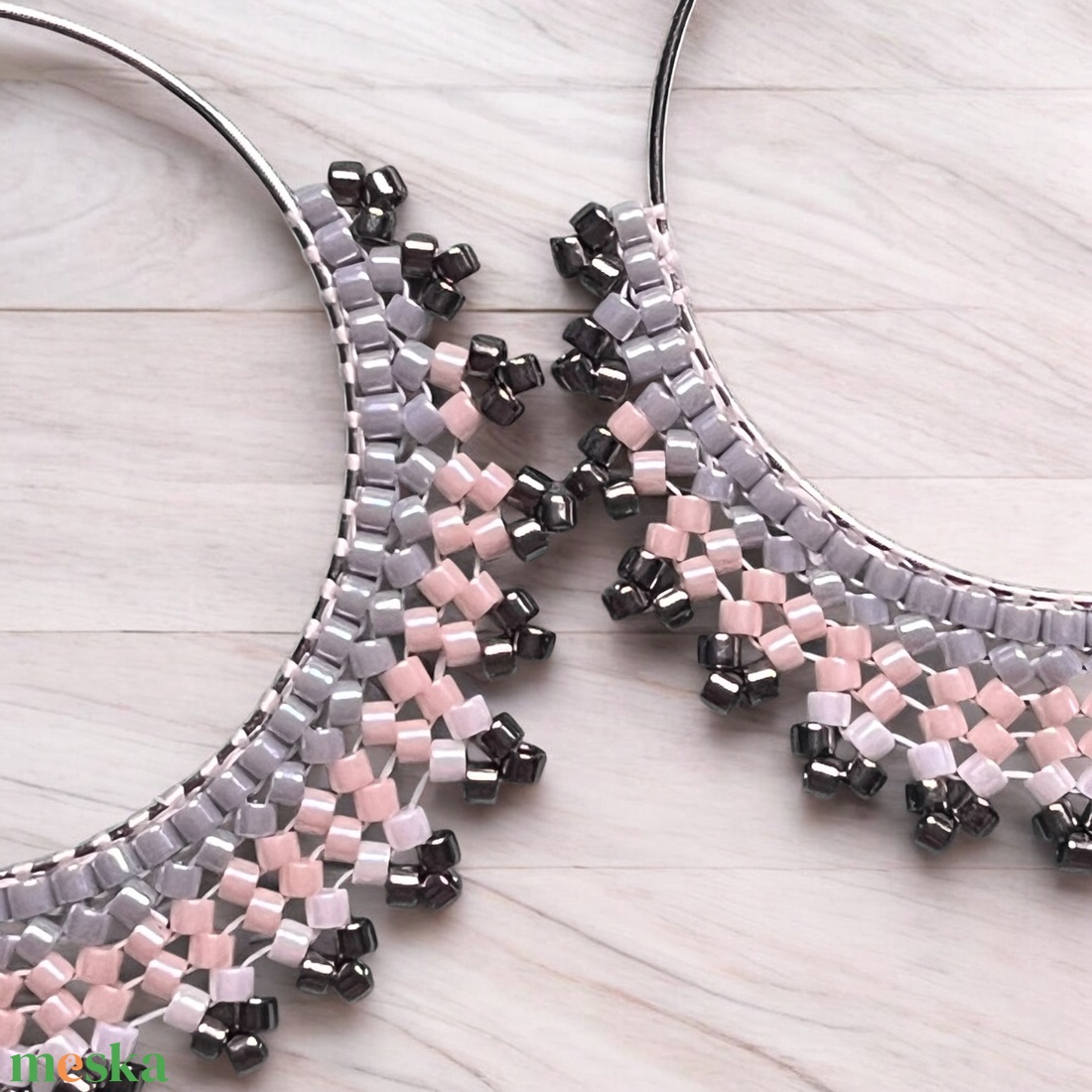 Rózsakvarc Harmónia - egyedi, kézzel készített karika fülbevaló, gyöngyfüzőtt díszítéssel, pasztel színek - ékszer - fülbevaló - karika fülbevaló - Meska.hu