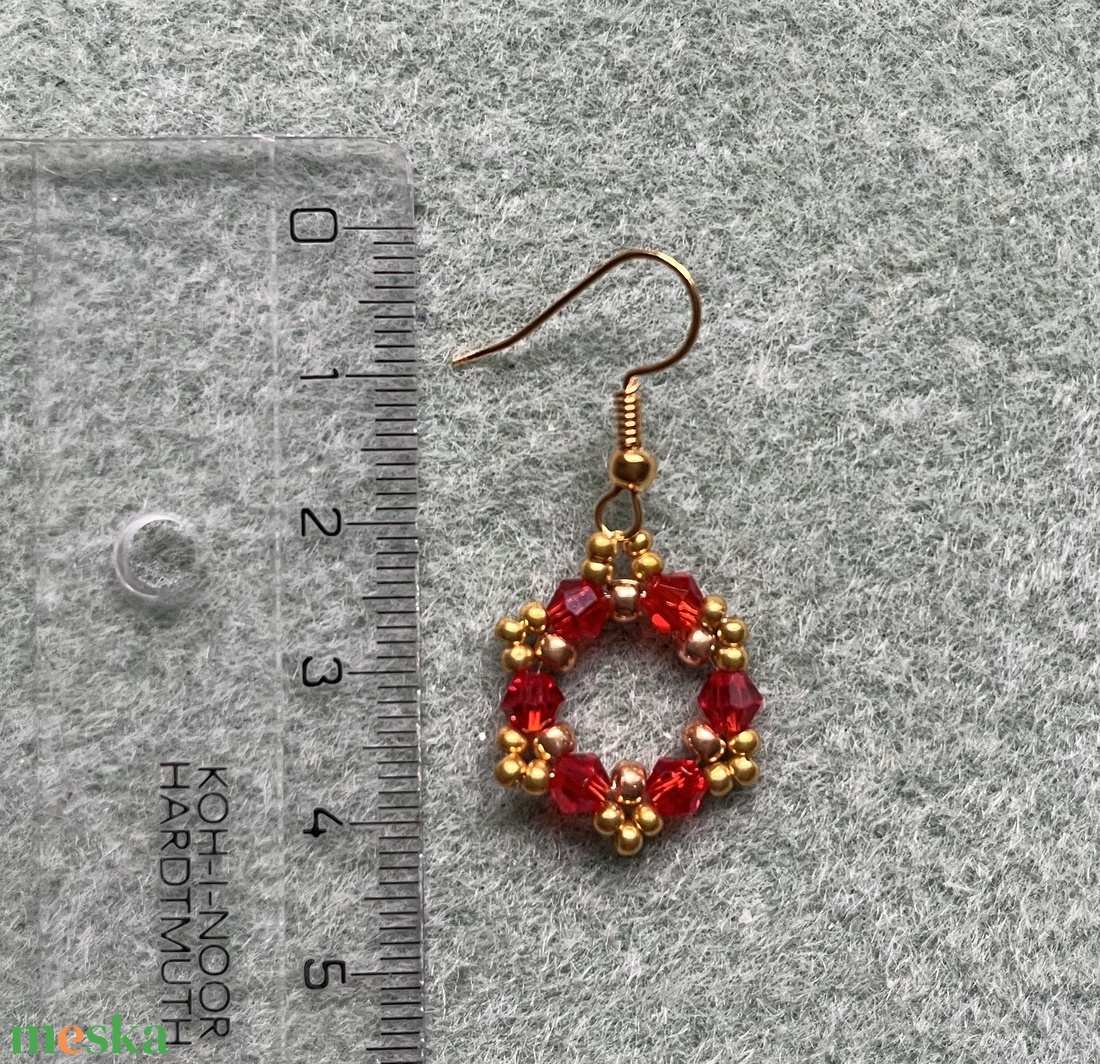 Színpompás Téli Fülbevalók - lógós, kör alaku, gyöngyös fülbevalók, választható karácsonyi színekben, elegáns és egyedi - karácsony - karácsonyi ruházat - karácsonyi ruha kiegészítők - Meska.hu