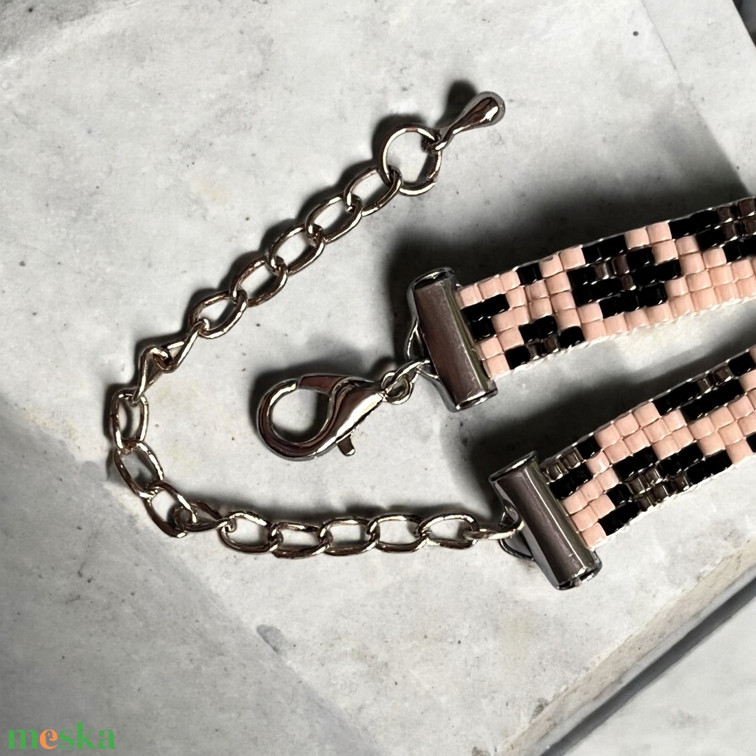 Leopárd Nyomok - kézzel készített, gyöngyszövött karkötő, leopárd mintás ékszer, állítható méret, luxus és elegáns - ékszer - karkötő - gyöngyös karkötő - Meska.hu