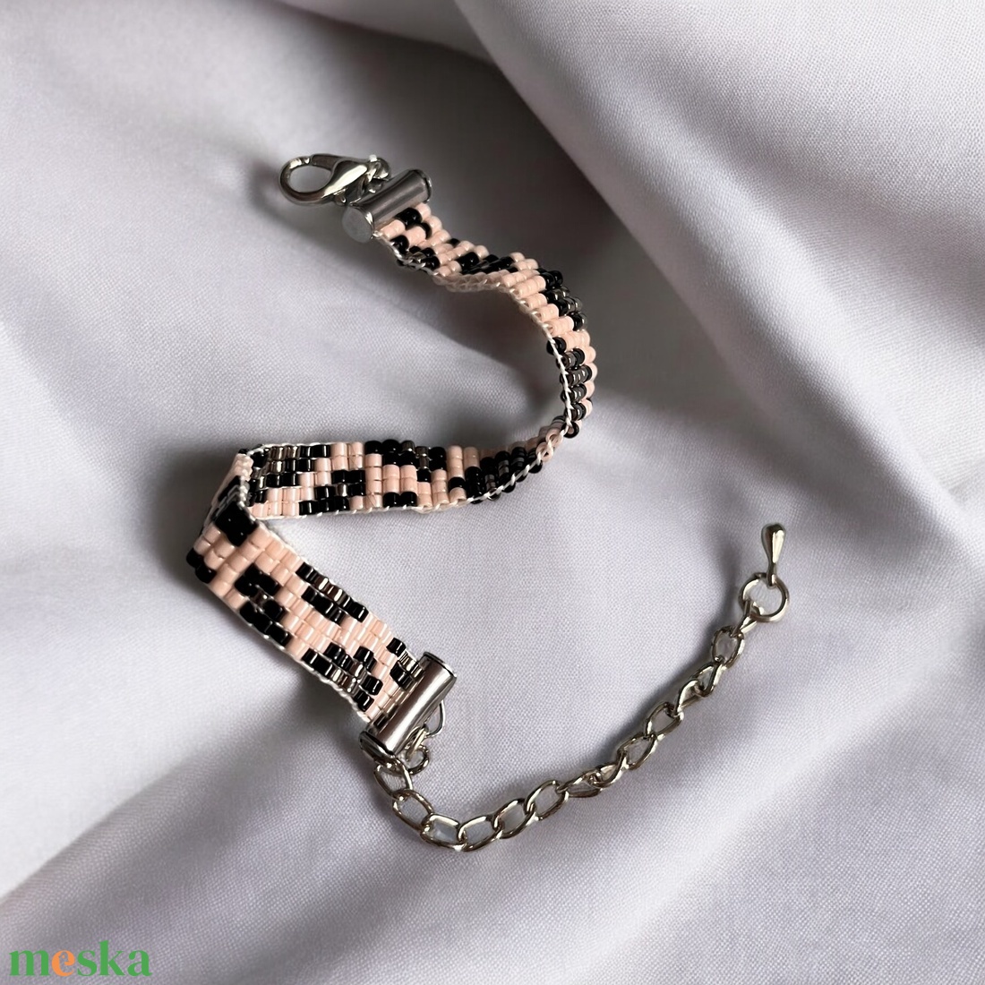 Leopárd Nyomok - kézzel készített, gyöngyszövött karkötő, leopárd mintás ékszer, állítható méret, luxus és elegáns - ékszer - karkötő - gyöngyös karkötő - Meska.hu