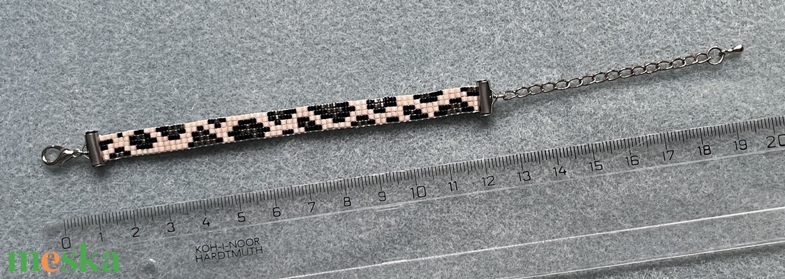 Leopárd Nyomok - kézzel készített, gyöngyszövött karkötő, leopárd mintás ékszer, állítható méret, luxus és elegáns - ékszer - karkötő - gyöngyös karkötő - Meska.hu