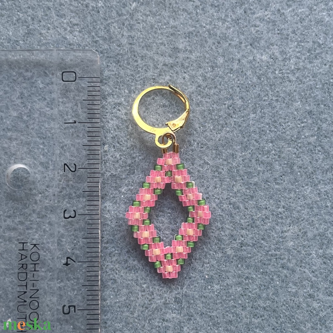 Virágzó Rombusz Álom- kézzel készült gyöngyös virágzó, rombusz alakú lógós fülbevaló, rózsaszín virágok, tavasz hangulat - ékszer - fülbevaló - csillár fülbevaló - Meska.hu