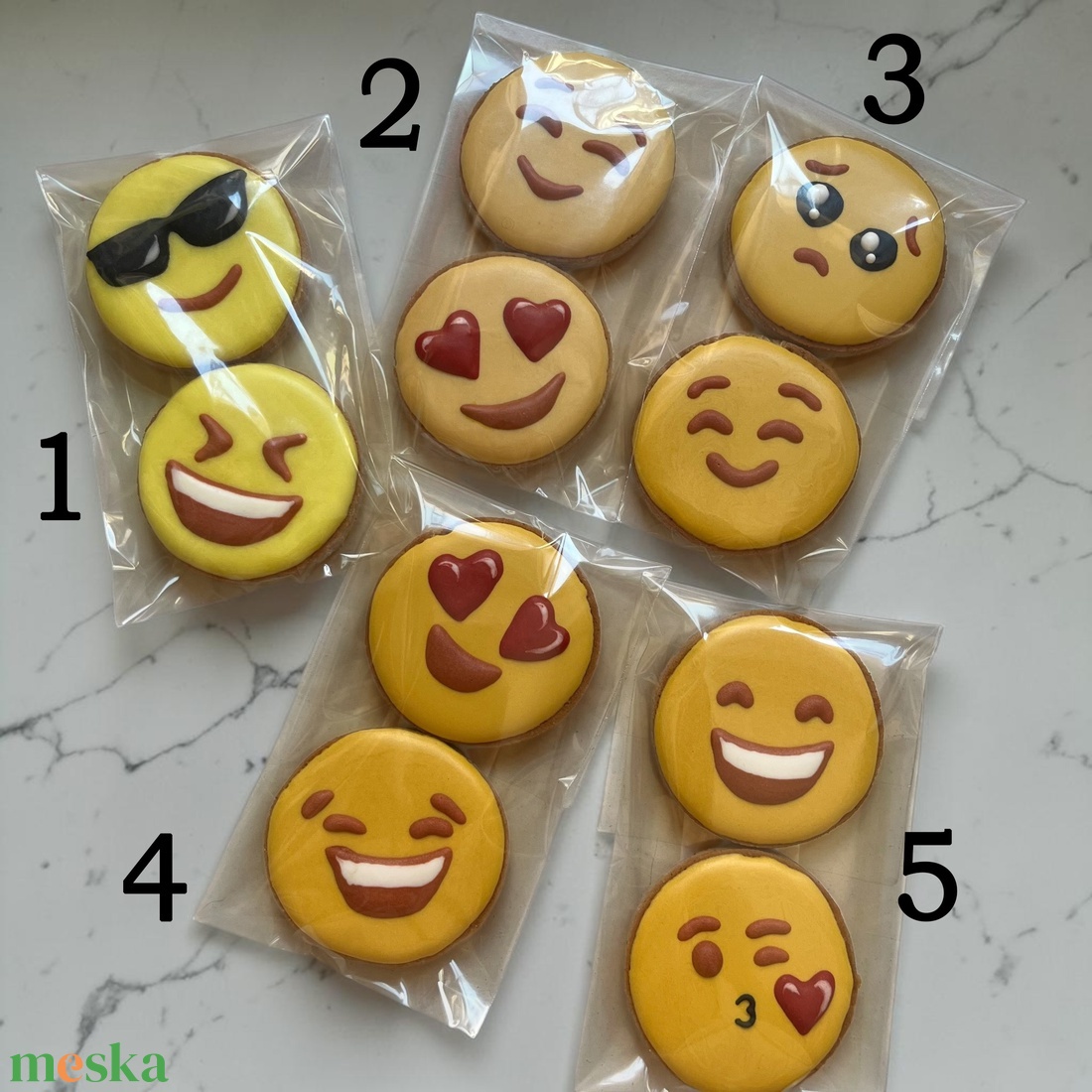 Emoji és smiley dekor mézeskalácsok - otthon & életmód - dekoráció - dísztárgy - Meska.hu