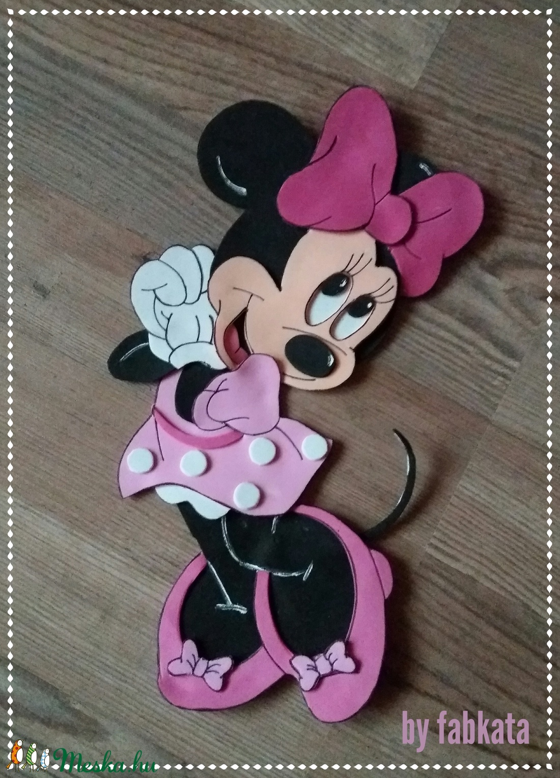 MINNIE EGÉR DEKORGUMI FALMATRICA 29 CM, NÉVNAPRA -  - Meska.hu