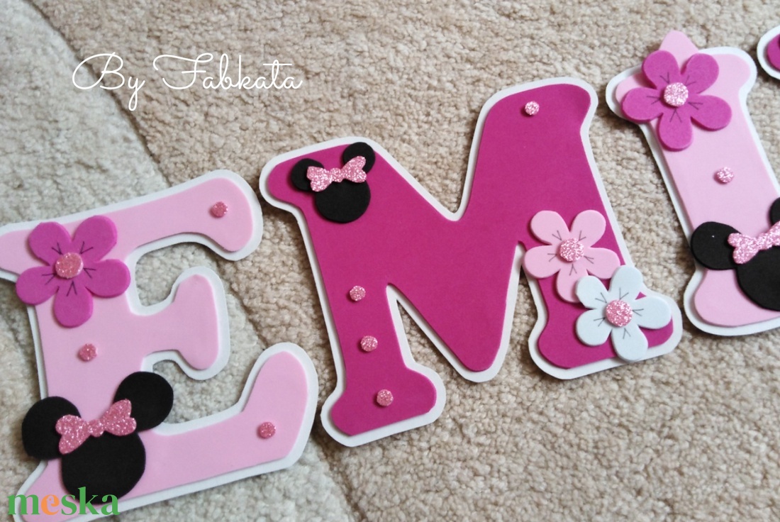 Minnie stílúsú 15cm babanév falmatrica bababetű dekorgumi  - otthon & életmód - dekoráció - fali és függő dekoráció - betű & név - Meska.hu