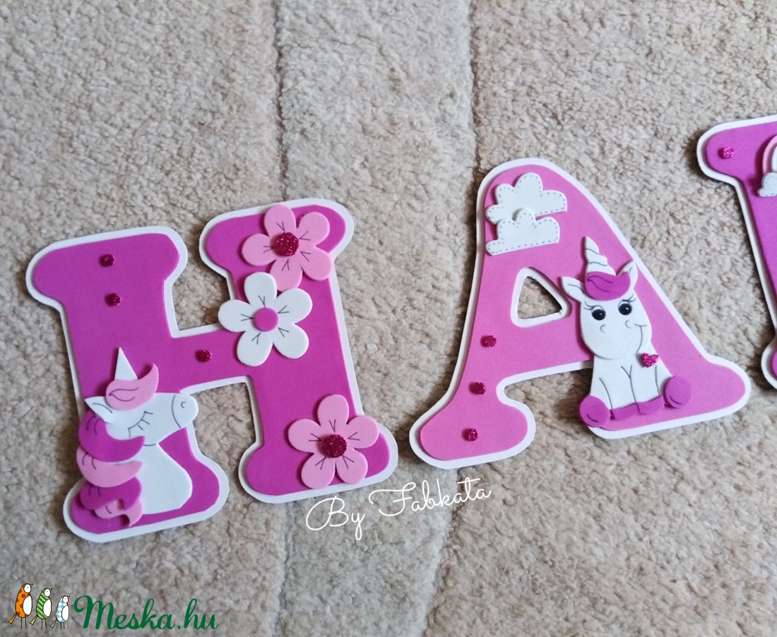 Unikornis mintás magenta név 15cm babanév falmatrica bababetű dekorgumi  - otthon & életmód - dekoráció - Meska.hu