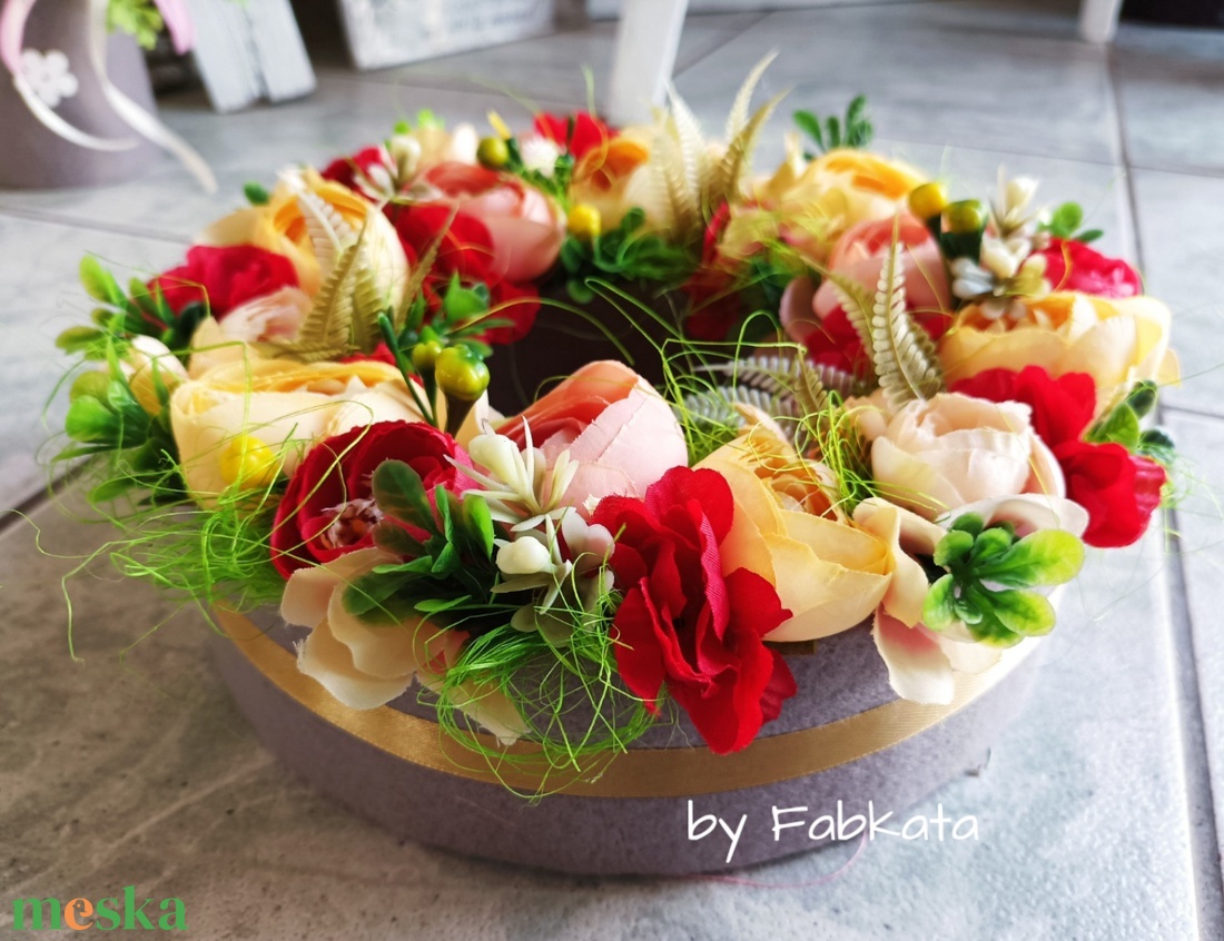 Csupa virágos asztaldísz dekoráció koszorú virágbox doboz  - otthon & életmód - virágdekoráció - virágdíszek - dekor koszorúk, kopogtatók - Meska.hu