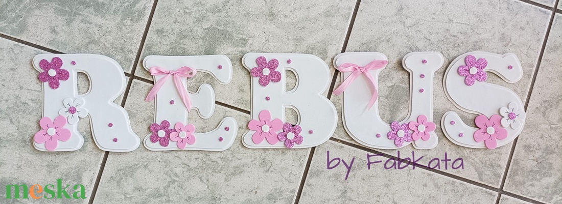 Fehér dekorgumi falmatrica 15cm bababetű  - otthon & életmód - dekoráció - fali és függő dekoráció - betű & név - Meska.hu